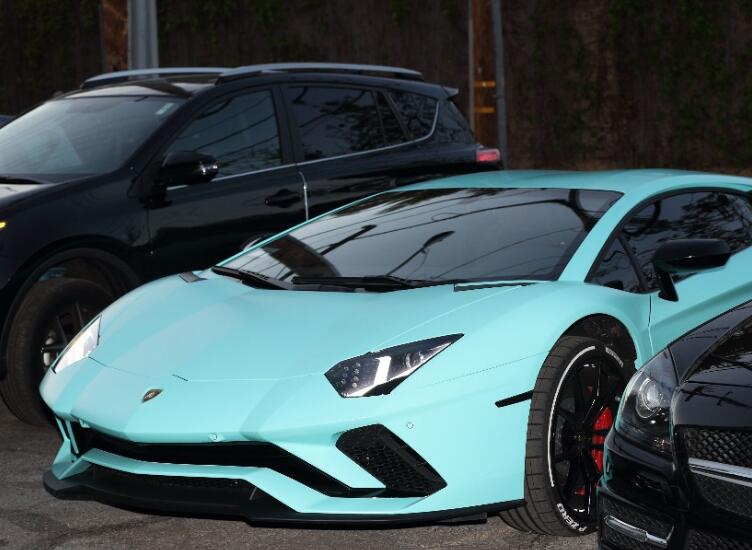 开兰博基尼大牛出来跑步,贾斯汀·比伯果然"大牛"