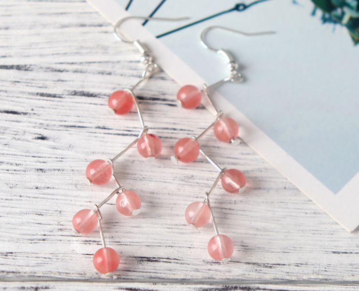 选择这款耳环的人,你是《双世宠妃》中的赵轻云(辛瑞琪饰)这个角色.