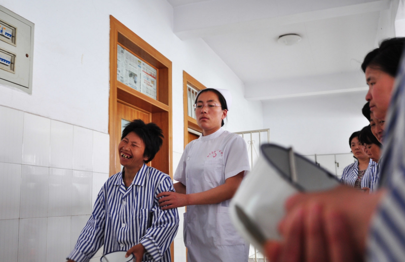 实拍精神病院:病人们的真实生活场景