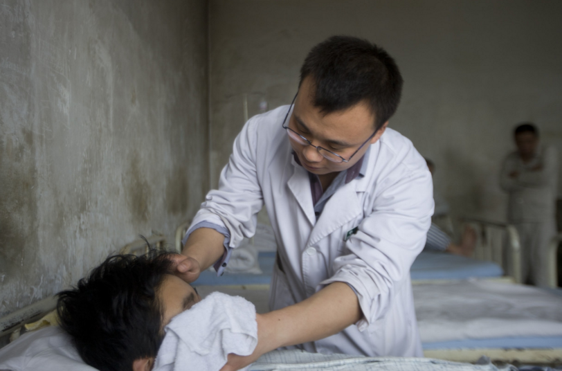 实拍精神病院:病人们的真实生活场景