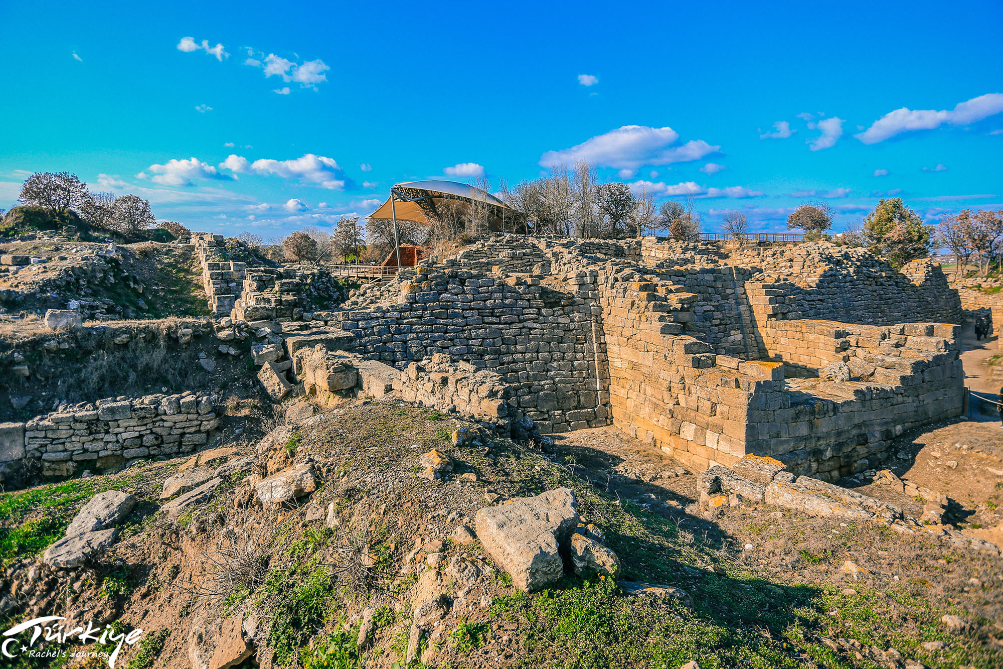 特洛伊木马深入人心,但古城遗址竟似废墟,令无数游人感叹可惜!