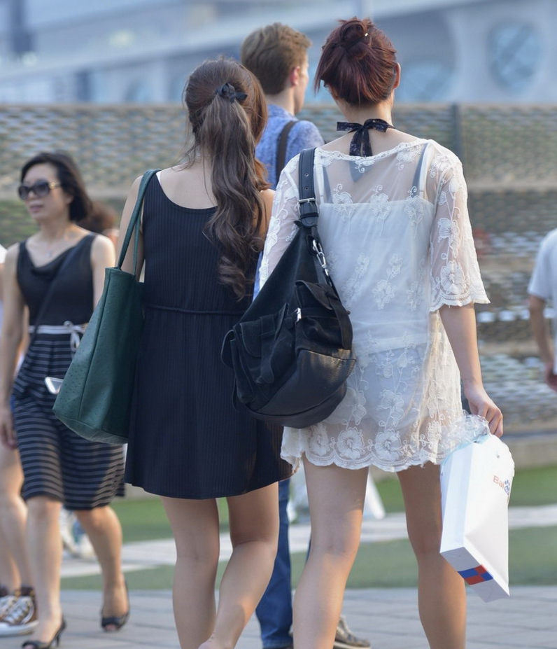 街拍美女背影与正面照:黑裙美女最适合陪你逛街!