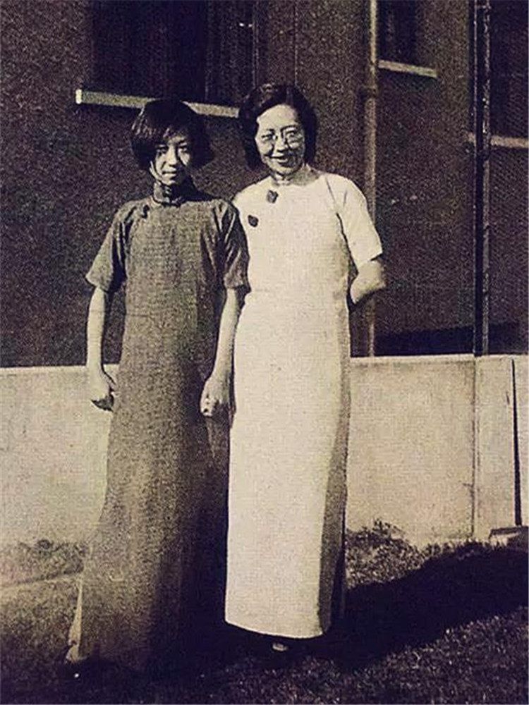 张爱玲珍贵的家庭照,第二张母亲黄逸梵,最后一张旗袍装冷艳