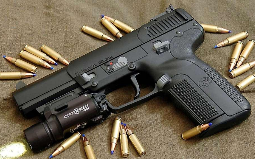 比利时fn five-seven手枪,美国认证为运动枪械,至今还有生产