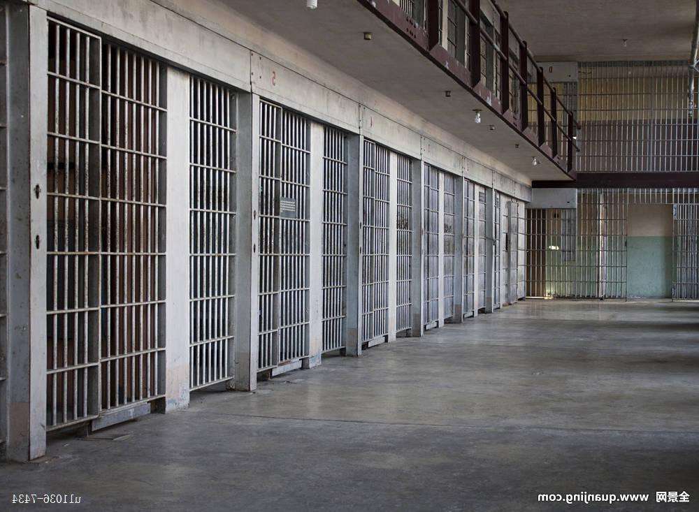 位于俄罗斯和哈萨克斯坦之间,有着一座黑海豚监狱,这里关押着俄罗斯最