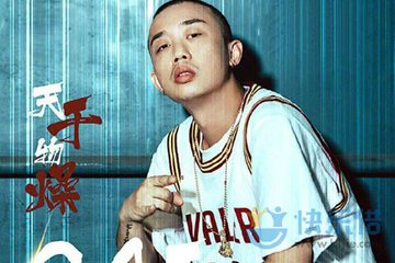 gai周延与女友王斯然手持结婚证一脸幸福的样子让旁人羡慕不已