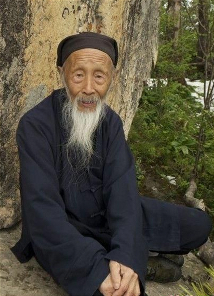 中国近代10位真正的修道大师:年龄均超过百岁,个个仙风道骨!