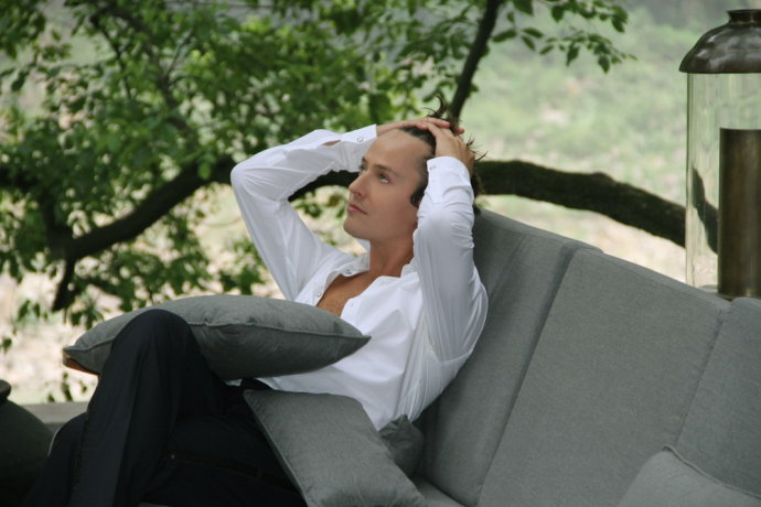 一手好牌被打烂的歌剧王子,惨变发福丑大叔