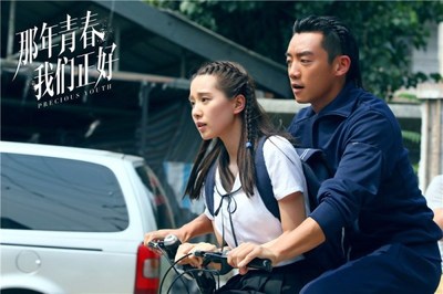 男星戴发箍发型:杨洋抹发胶太多,吴亦凡帅气,郑凯是来搞笑的