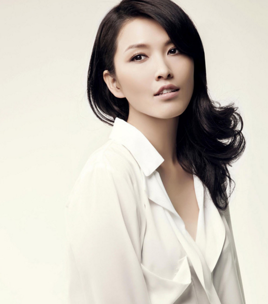 她外表精致,在那个平凡无奇的年代里散发着独具一格的光芒