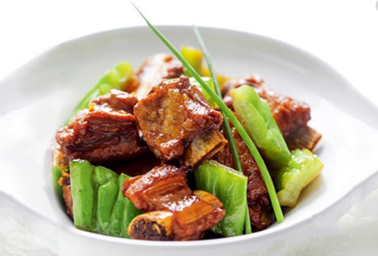 夏天的清凉美味,凉瓜炆排骨