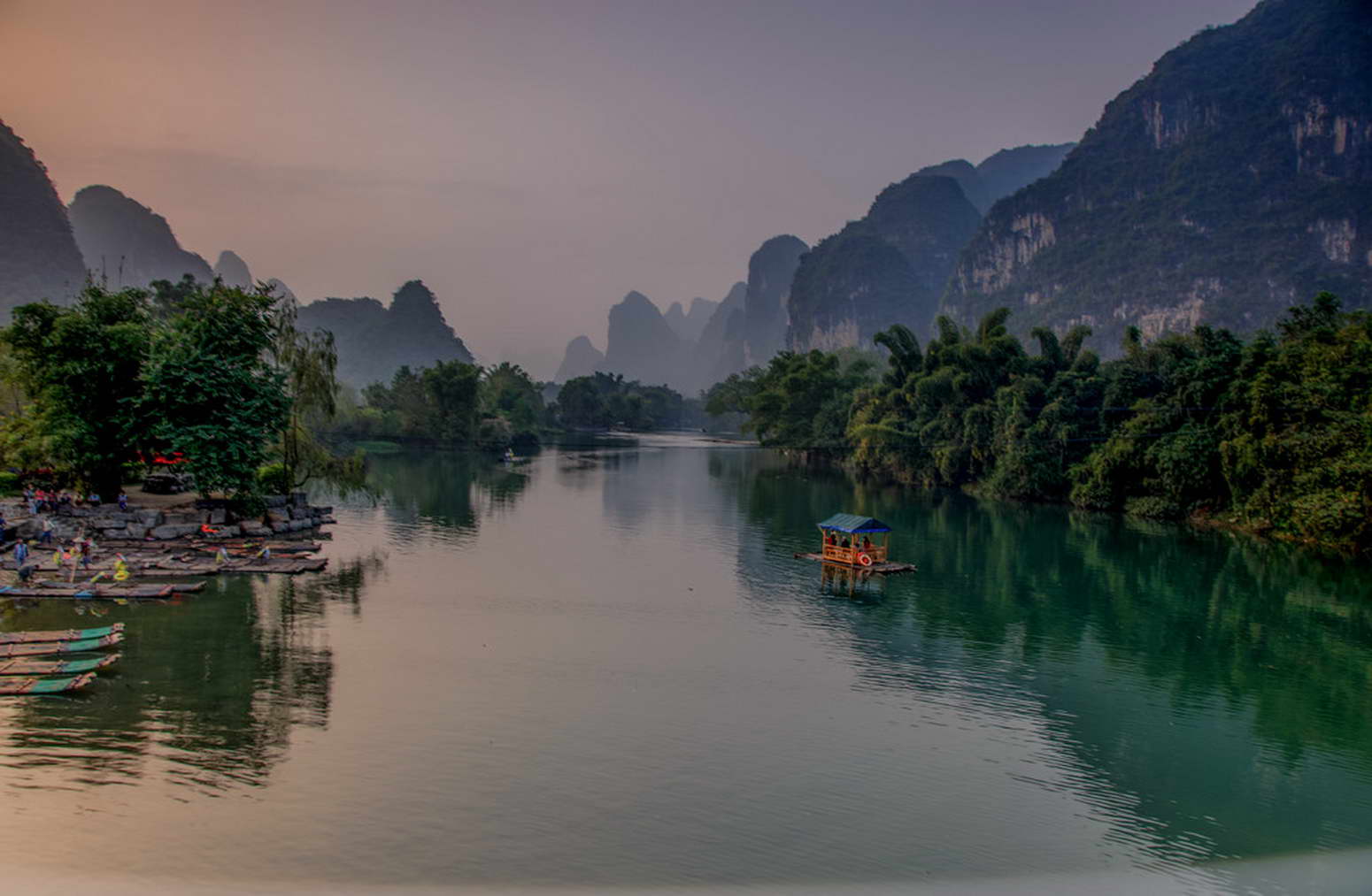 风景摄影:烟雨中朦胧美的遇龙河