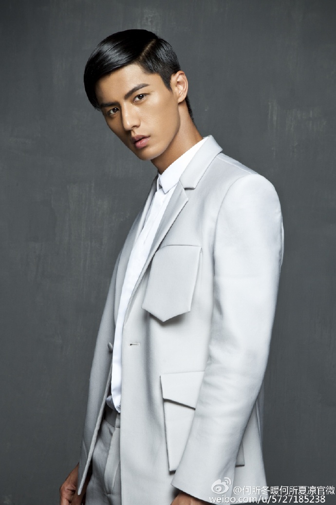 《九州天空城》四位男主穿上西装,张若昀仅排第二,第一帅到舔屏