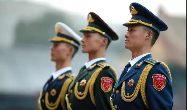 最新酷图!三军仪仗队国旗护卫队战士