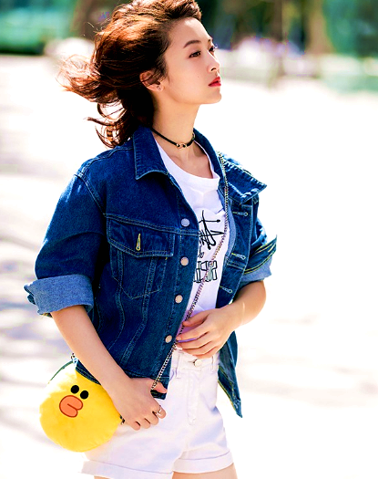 邵芸时尚照流出,简约装扮不失时尚,清新洒脱!网友直呼:好喜欢