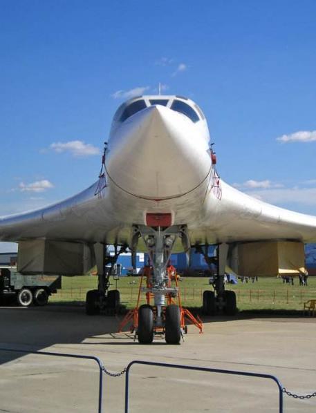 "白天鹅"世界上最大的轰炸机,速度比美国b-1轰炸机快80%?