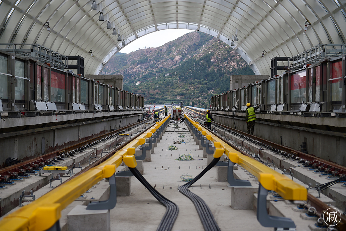 这条"最美地铁线"穿越群山通向大海 最高时速120公里