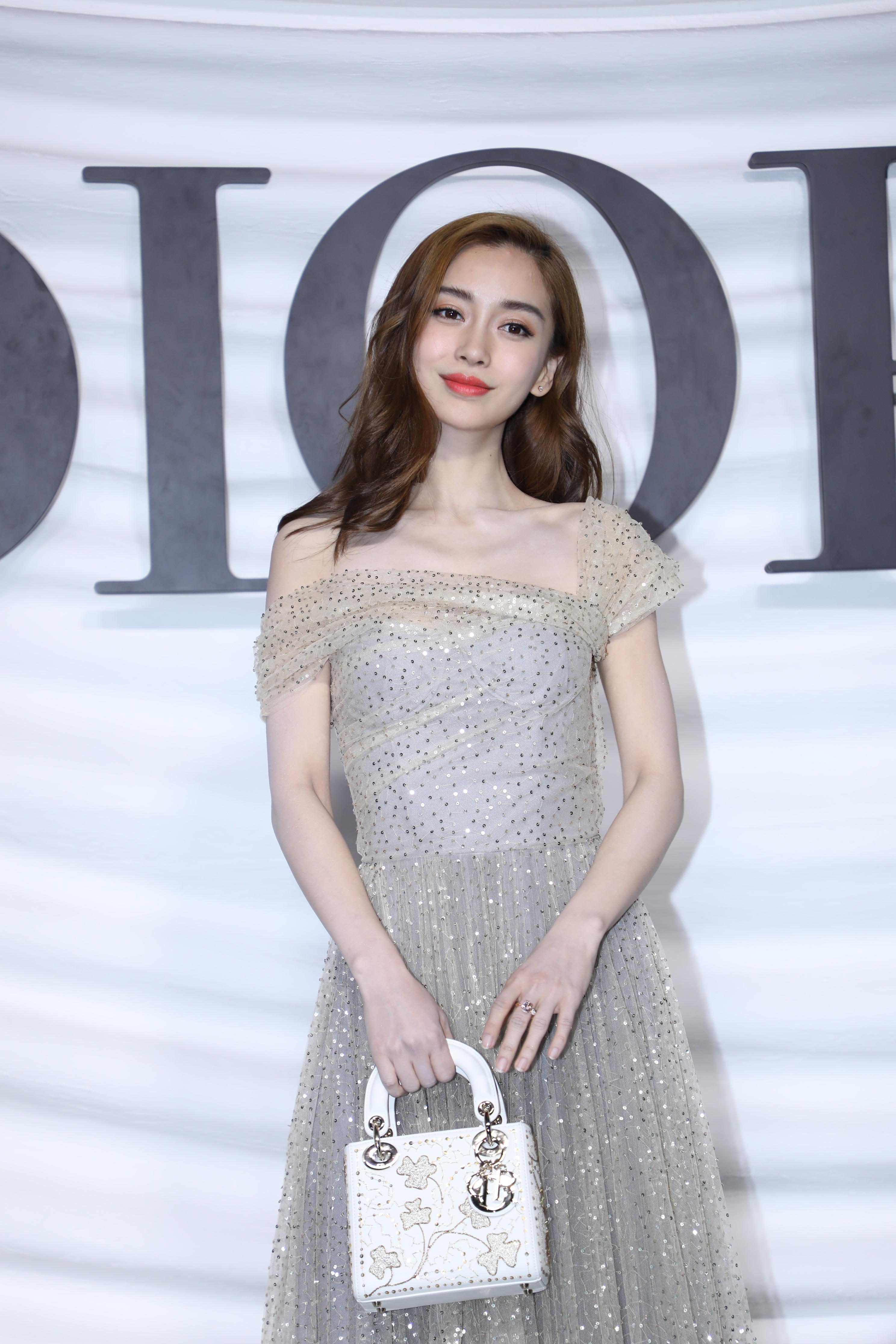 景甜公开恋情后首曝光!形象气质力压angelababy,抢尽风头!