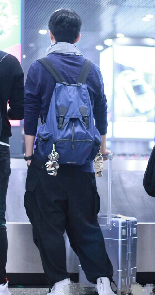 男明星机场时尚"背影杀",光看背影你想pick哪位帅哥?