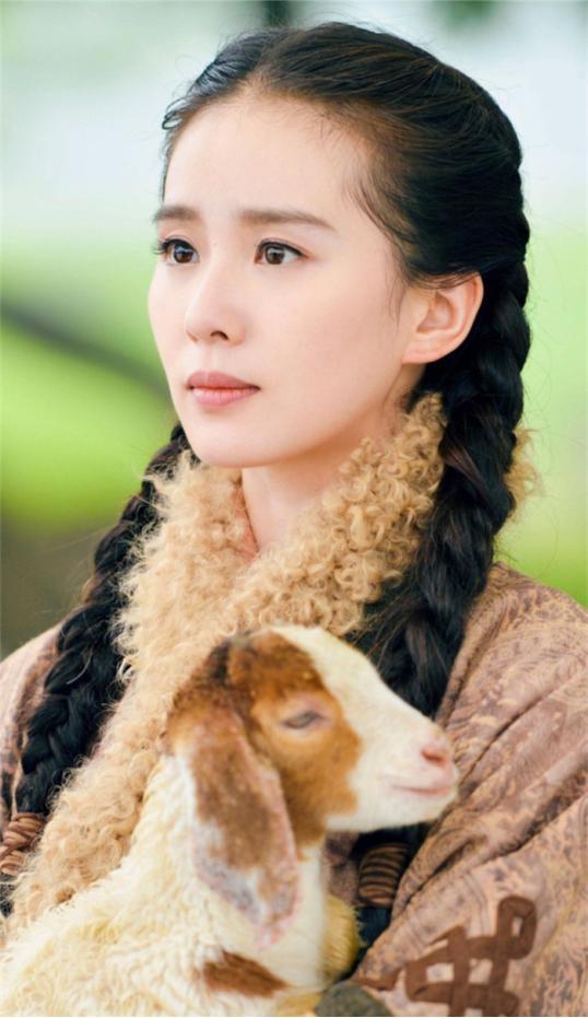 女星古装剧中麻花辫造型,热巴俏皮,刘亦菲很美,最后一个