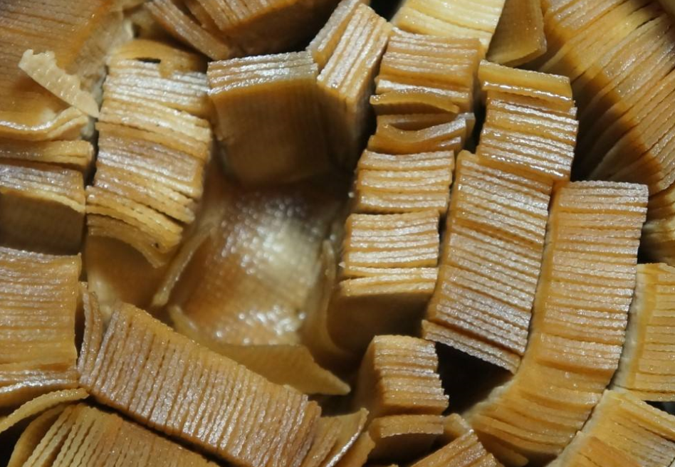 霉千张,被宫廷誉为"奇菜"的霉千张是绍兴市上虞松厦镇的著名特产,风味