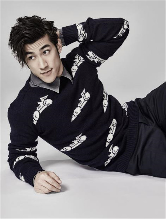 music东亚唱片和paciwood经纪公司,2009年,发行第一张专辑《今天开始