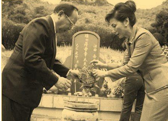 如何评价章亚若这个人,她在桂林都经历了什么呢