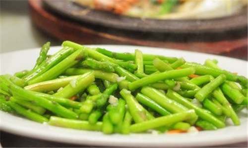 蒜条虽有"十八般武艺",营养价值也很高,但这些人最好别碰!