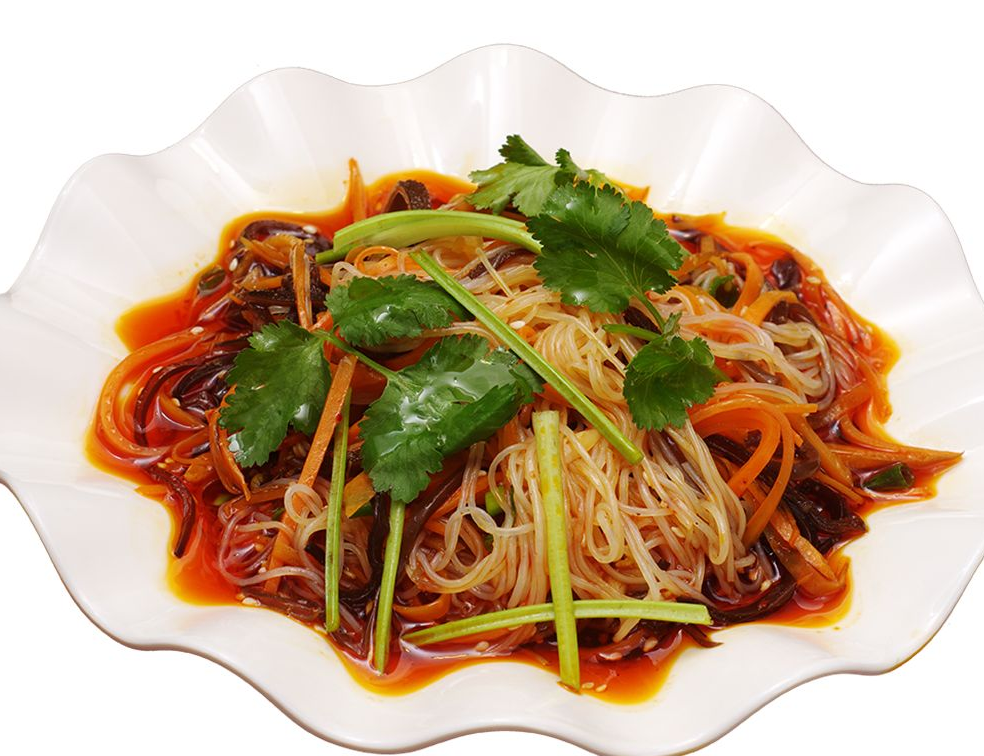 凉拌三丝 就是粉丝,胡萝卜丝,海带丝混合在一起凉拌的菜,在夏天是非常