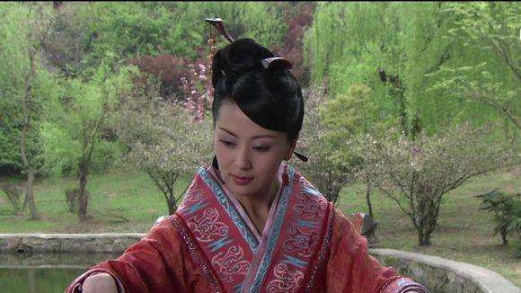 她是皇帝宠妃,因孙子当上皇帝而成为太后,但最终被废掉