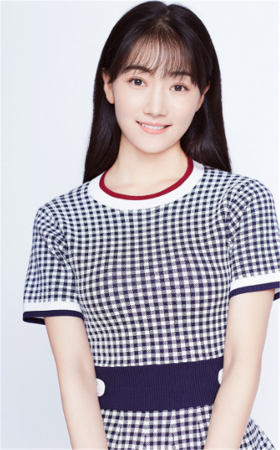 清新甜美,明媚照人——新进的演员吕艳