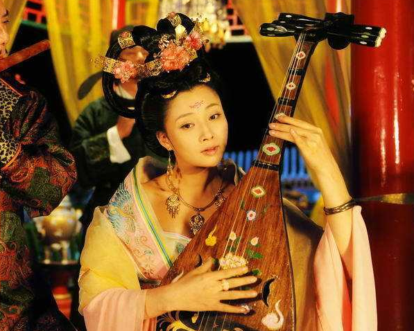 清一色的唐朝宫装美女,你更爱谁的唐朝装扮