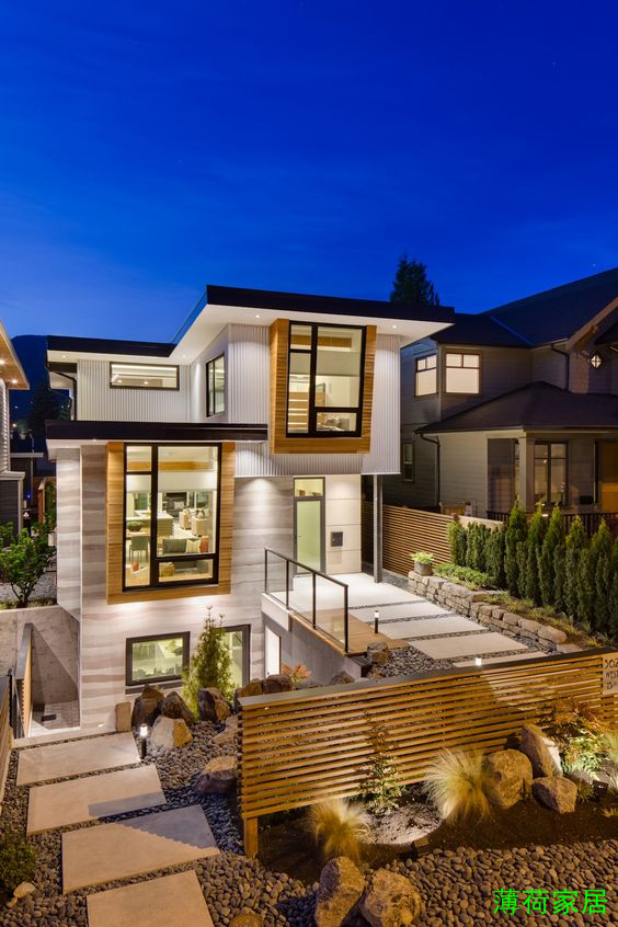 现代风格的别墅,标配大型落地窗