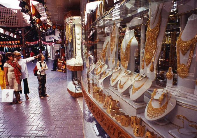 直击如梦如幻的迪拜黄金街,柜台不装防盗玻璃,如童话世界一般!