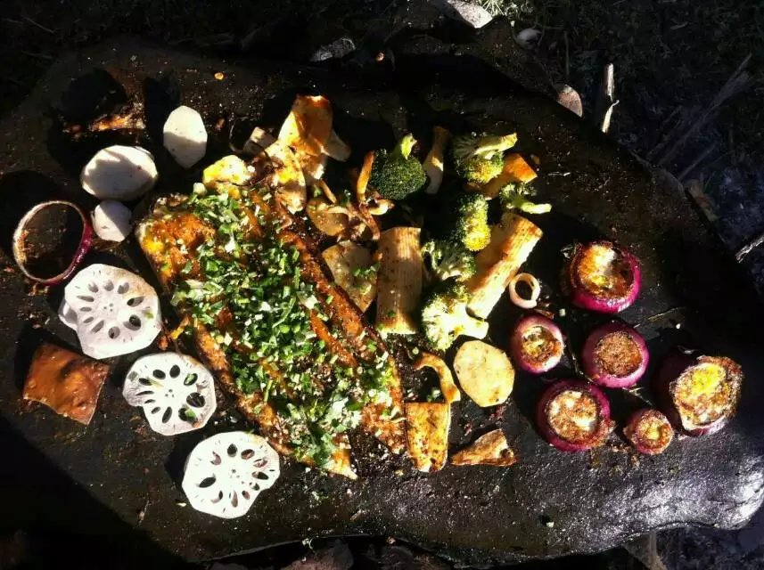 藏区特色石板烧烤