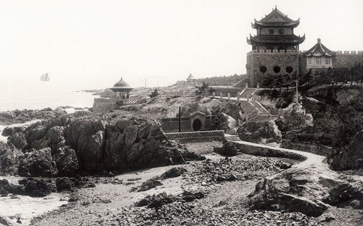 1900年的青岛老照片:栈桥回澜阁沧桑感十足