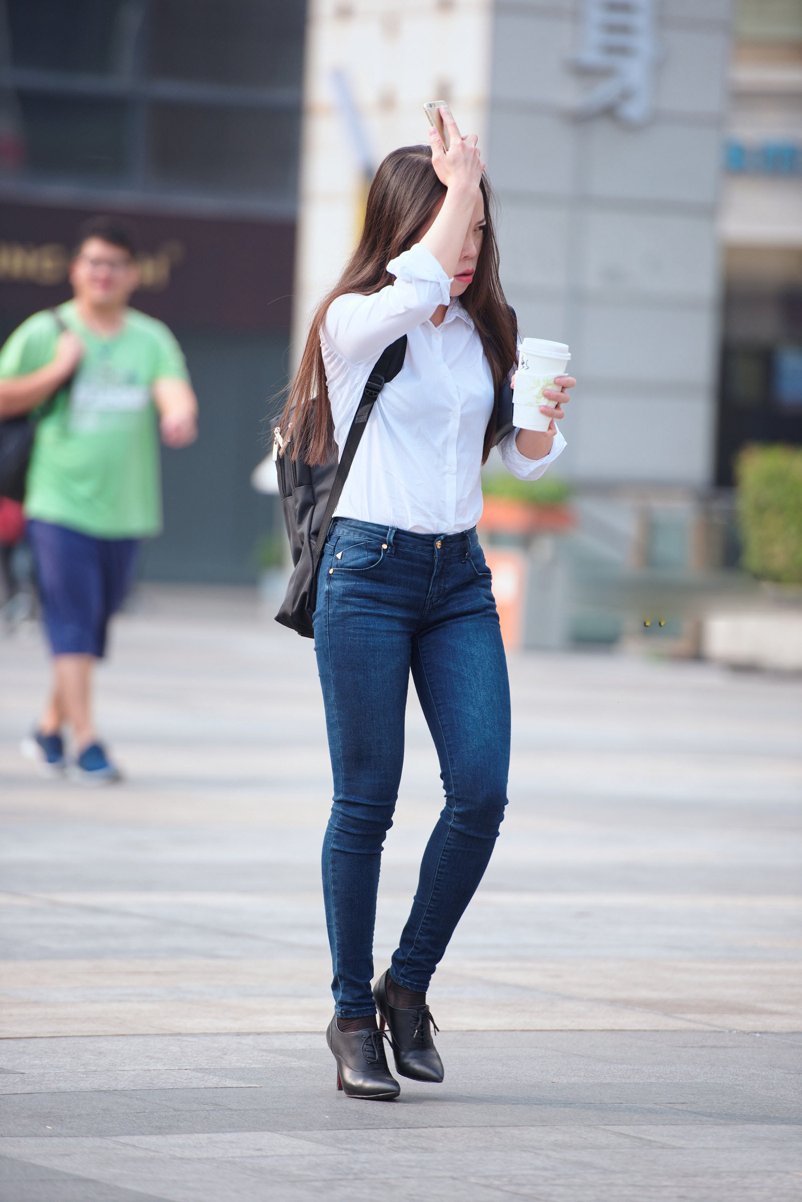 包含街拍少妇大腿鸡皮肤的词条