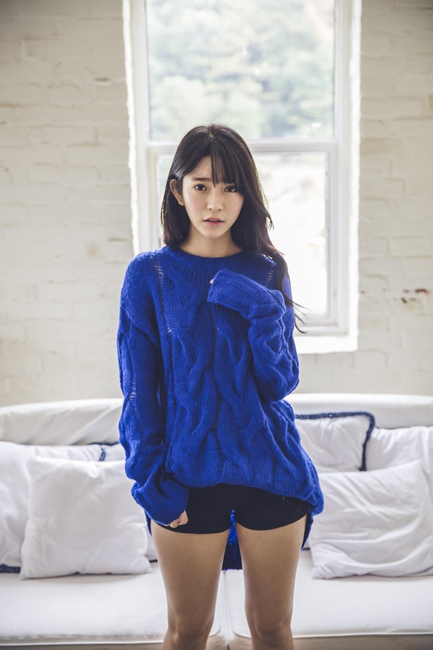 太撩人了!yurisa这次大方展示美腿,猥琐男禁入