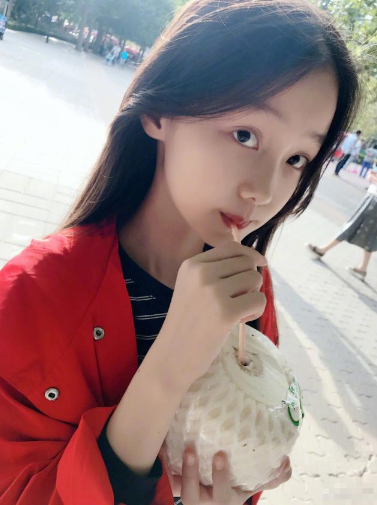 赵薇的女儿纪姿含,2岁接广告,10岁美炸整个娱乐圈都在等她长大