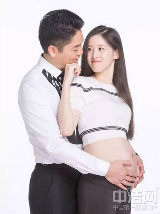 熊黛林挺孕肚,章泽天挺孕肚,李安琪挺孕肚,简直是天壤之别!