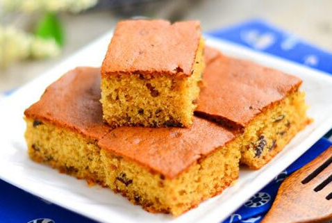 金丝枣糕是老人,青年,小孩有口皆碑的上等食品,对身体百利而无一害