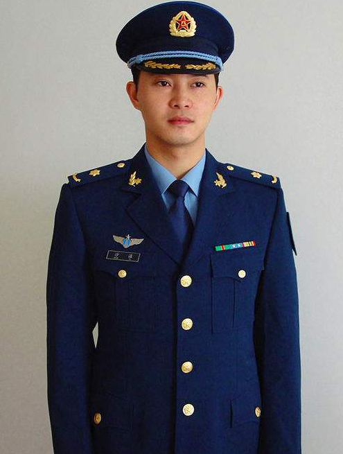 5位军艺毕业的明星军装照,杨洋颜值爆表,大嫂风格突变!