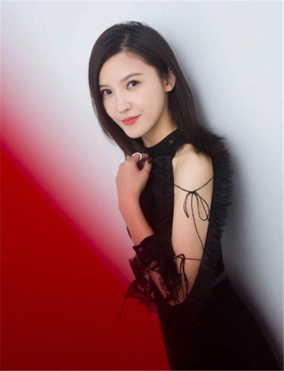 杨子姗:邻居家姐姐的甜笑,温婉可人,温柔似水!