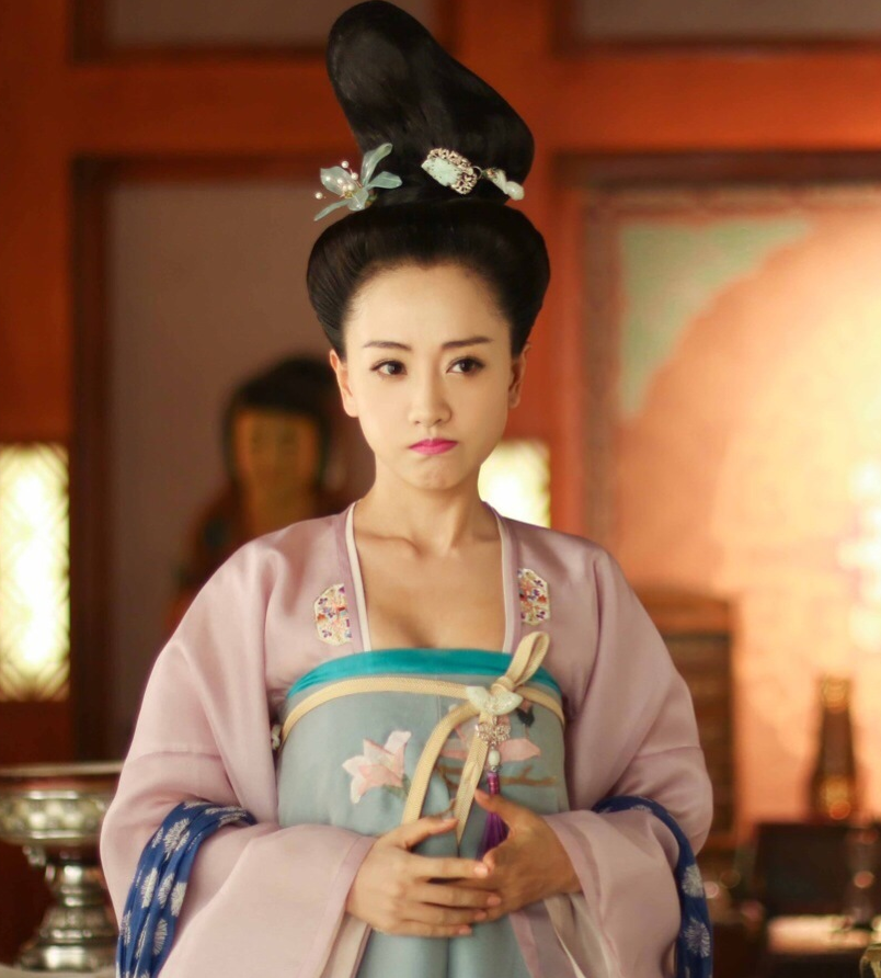杨蓉《美人制造》8个造型,图5娇俏,图6辣眼睛,图8美到窒息!