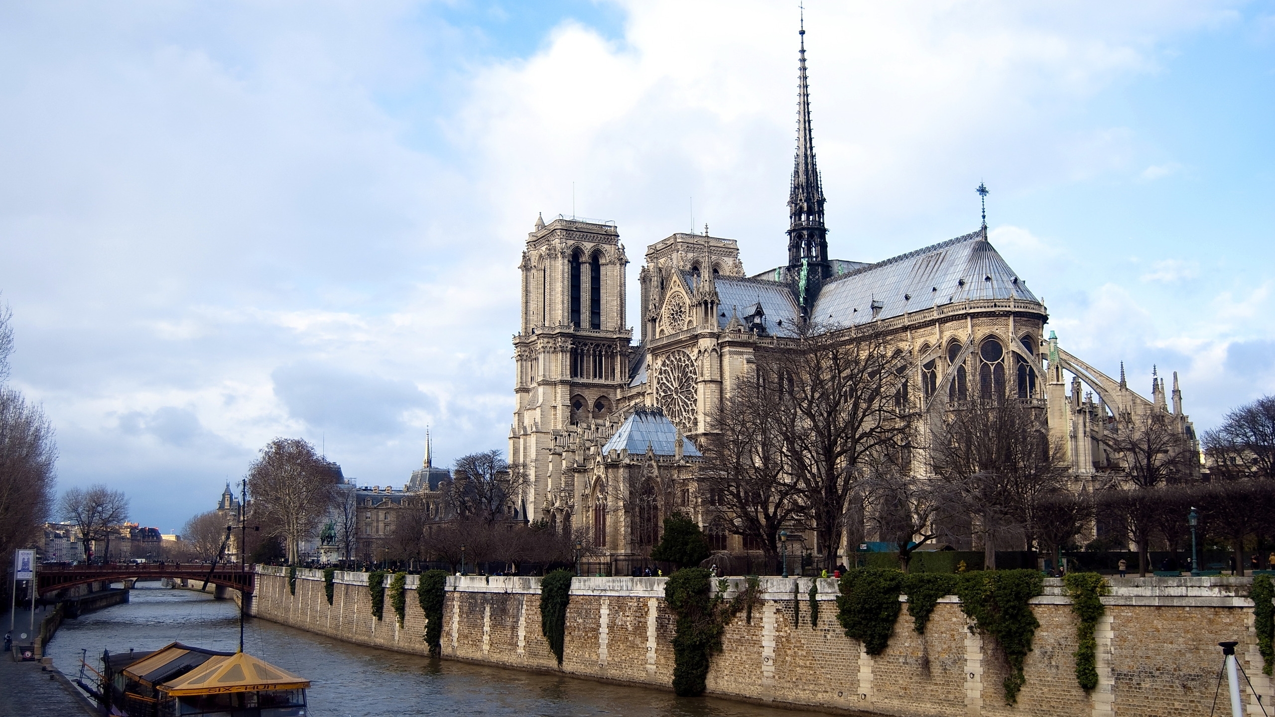 巴黎圣母院:哥特式建筑的旷世杰作,是古老巴黎的象征