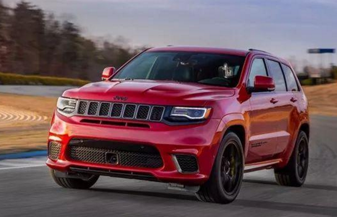 全新款jeep大切诺基srt8即将上市,动力搭载3.6l,外观秒杀汉兰达