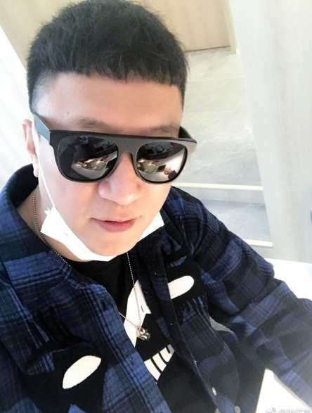 孙红雷更博晒健身准备中,评论炸了:红雷哥,墨镜出卖了你!