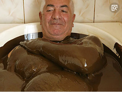 贫穷限制了我的想象:中东土豪石油浴,10分花费2500元