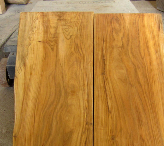 金丝楠木地板稳定性极好,对人体无危害非常环保