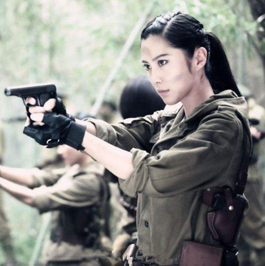 王珂温柔含蓄低调脱俗,在破英雄使命雪豹狼毒狼烟中的演技获好评